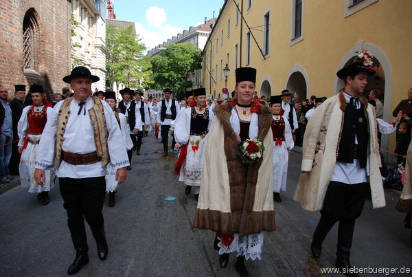 Auf schmalen Straen