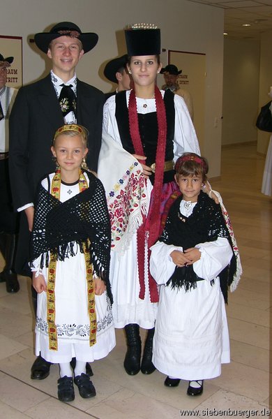 Jugend in Tracht