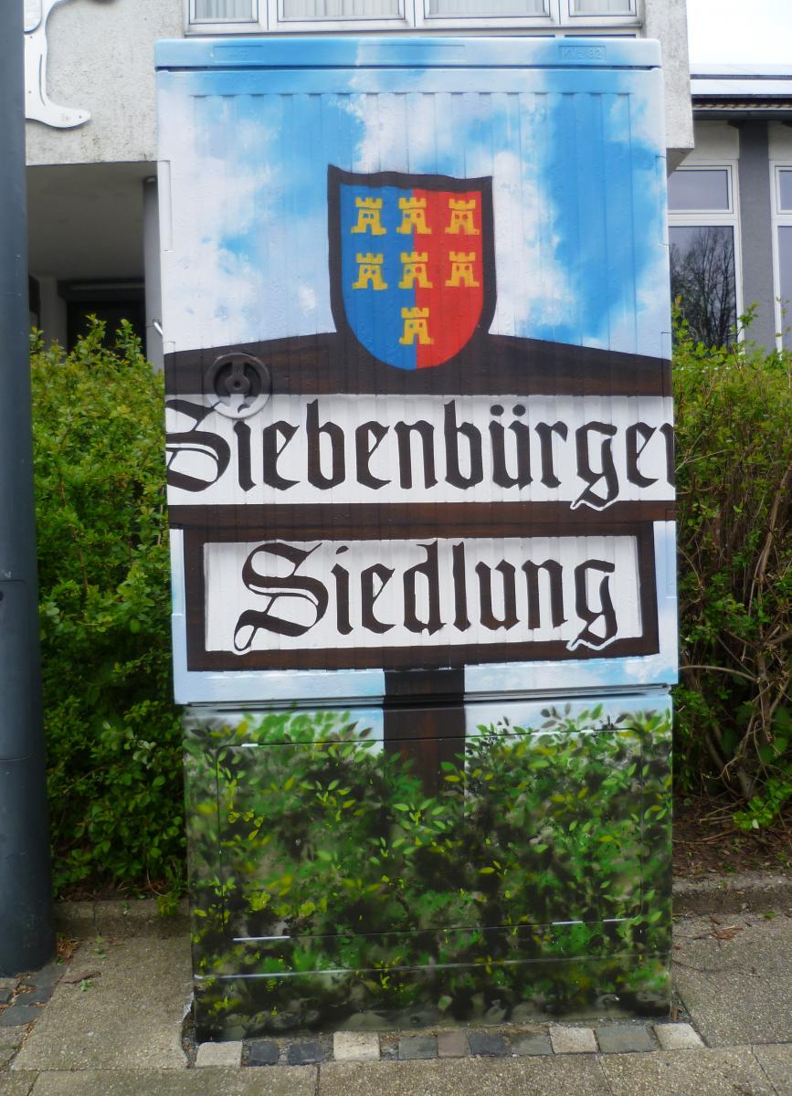 Bespr�hter Telekomkasten vor dem Siebenb�rger ...