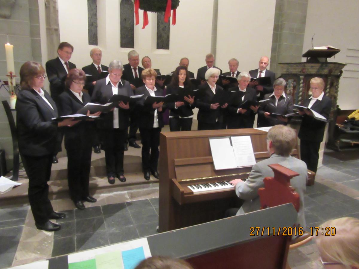 Auftritt des Saxonia-Chors zum Advent in der ...