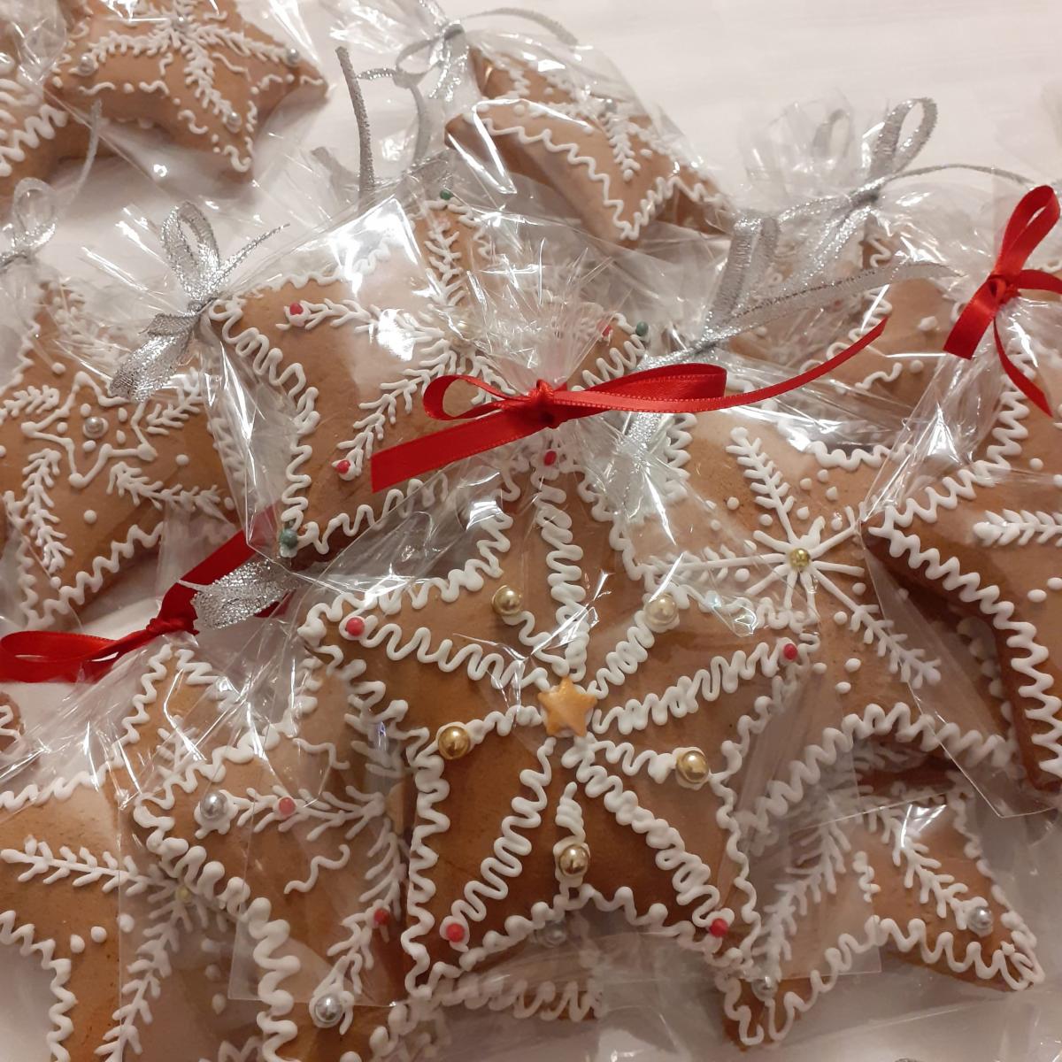 In der Adventszeit backen und verzieren die ...