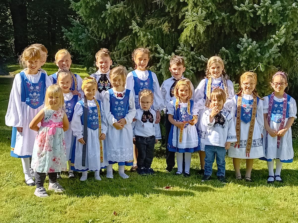 Kindertanzgruppe (3-11 Jahre) beim Kronenfest in ...