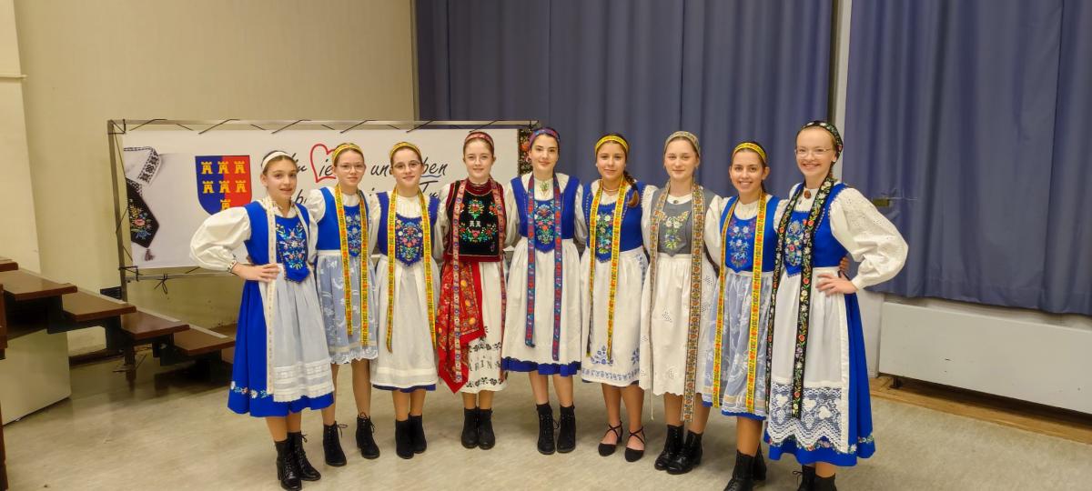 Kindertanzgruppe (12-17 Jahre) beim ...