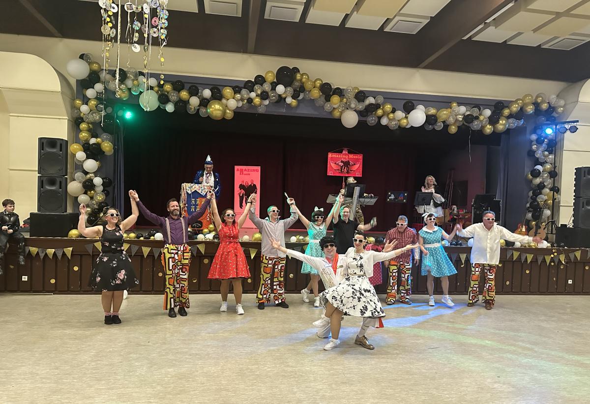 Faschingsfeier 2024 mit der Tanzgruppe im Outfit ...