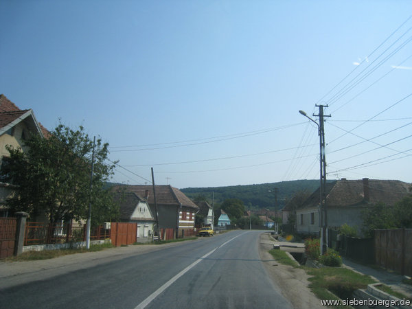 Hauptstrasse "iuwen der Gemiin"