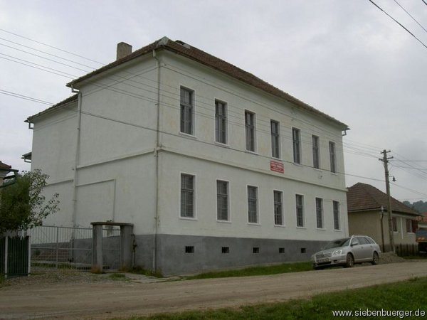 Schule in Abtsdorf an der Kokel im August 2005