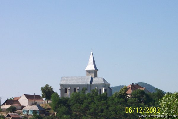 Blick auf Baierdorfer Kirche