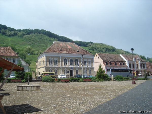 Marktplatz und Schule