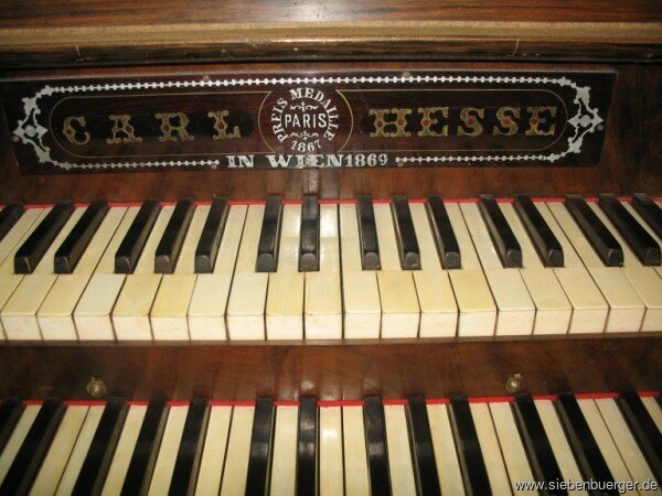 Klaviatur der Orgel