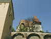Links: Einfahrtsturm (Torturm) / Rechts: Katholischer Turm