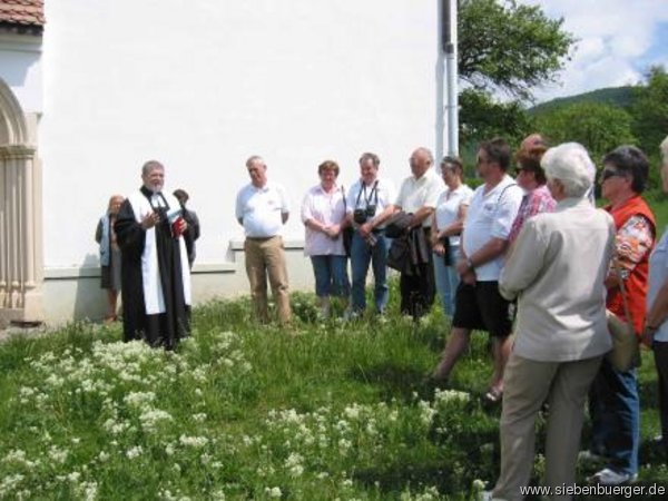 Andacht bei der Kirche in Mnchsdorf- Pfarrer Hans Dieter Kraus