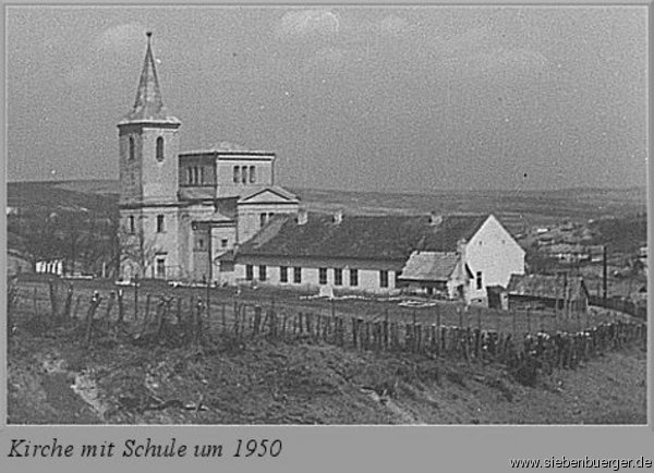 Kirche mit Schule etwa 1950