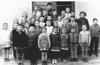 Deutsche Klassen der Grundschule 1966/67 Lehrer: Isa Leonhardt und Fritz Meburger
