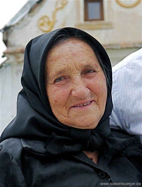 Otilia Hetegan - eine rumnische Dorfbewohnerin - 87 Jahre
