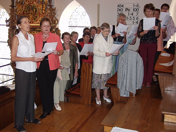 Der Kirchenchor unter der Leitung von Detlef ...
