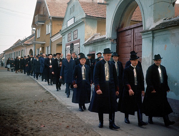 Kirchgang am 6. November 1977, vorne der ...