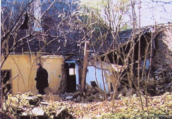 Das aufgebrochene Pfarrhaus am 29.10.2003
