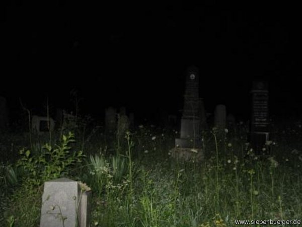 Felldorfer Friedhof in der Nacht