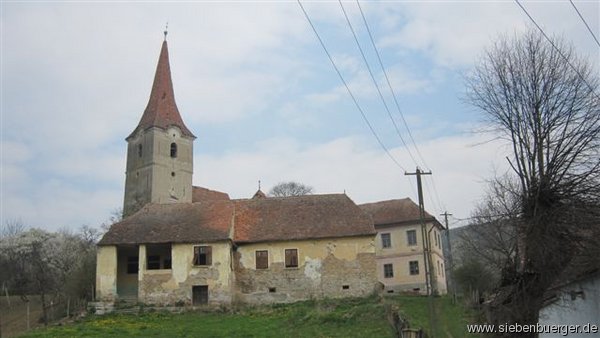 Blick zur Wehrkirche von Felldorf 