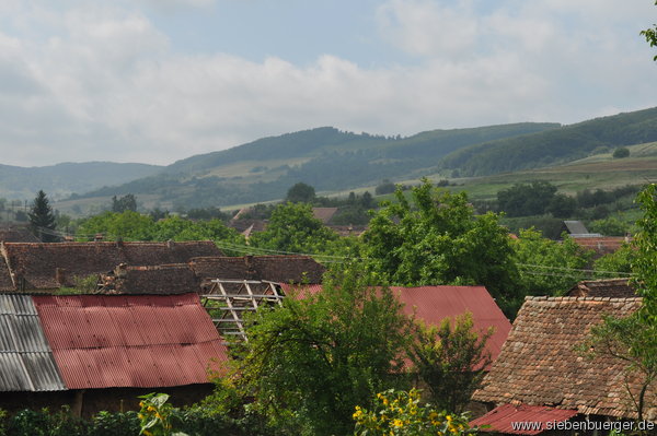 Blick von der Schule auf das Dorf 