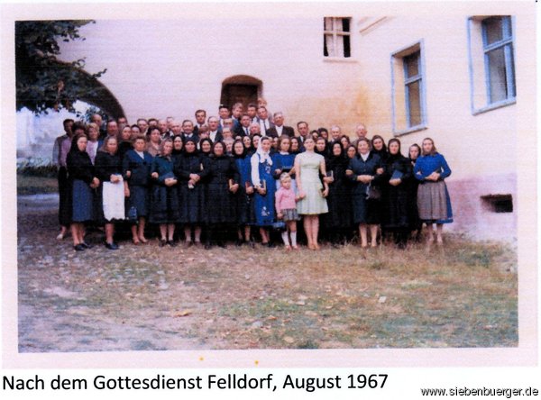 Felldorf:nach dem Gottesdienst ,im August 1967