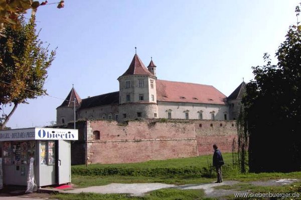 Fogarascher Schloss-Suedwestturm-Sept. 2003