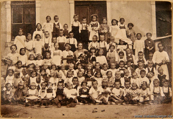 Groalisch: Kindergarten um 1926. Wer kennt wen?