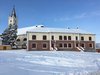 Schule und Kirche im Winter