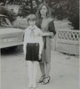 Viertklässlerin mit ihrer Lehrerin in Großprobsdorf, 1986