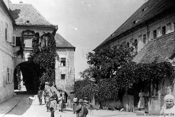 Das alte Rathaus und das Schulgebude des Brukenthal-Gymnasiums