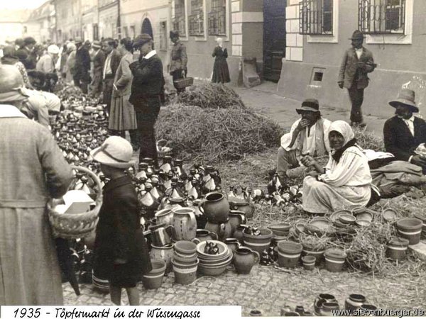 Tpfermarkt in der Wiesengasse in Hermannstadt im Jahre 1935