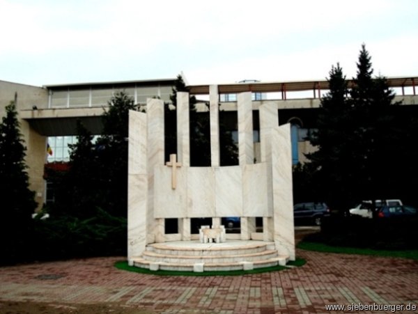 Heldendenkmal vor dem Kulturhaus