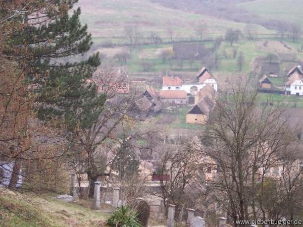 April 2005- Blick vom Friedhof auf's Dorf (1)