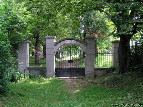 Friedhof_Eingang