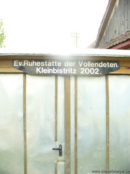 Tor zum schsischen Friedhof in Kleinbistritz, 3.06.2009