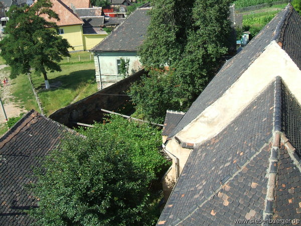 Blick vom Kirchturm in den Burghof (Sdseite)