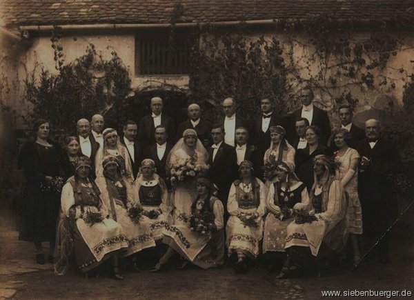 Hochzeitsgesellschaft in Mediasch 1927
