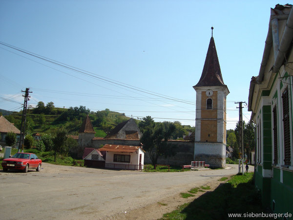 Dorfstrae mit Kirche 2007