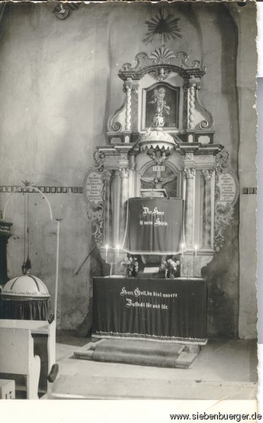 Altar mit integrierter Kanzel