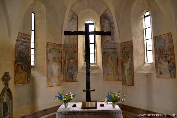 Nimesch: Fresken im Chor der Kirche