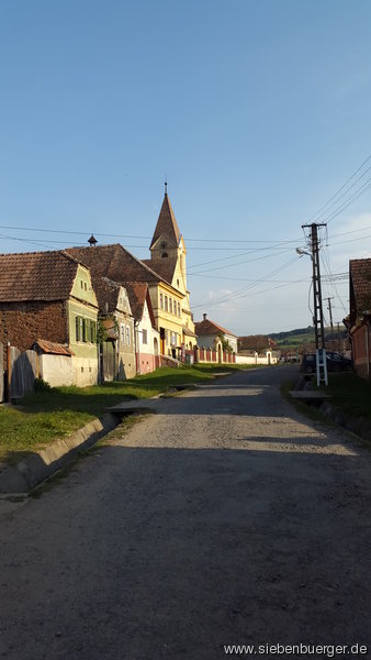 Dorfstrae und Kirche