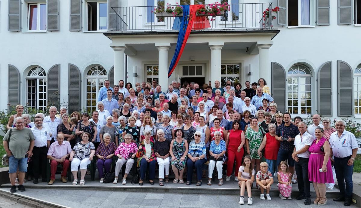 Gruppenfoto mit allen Teilnehmern des ...