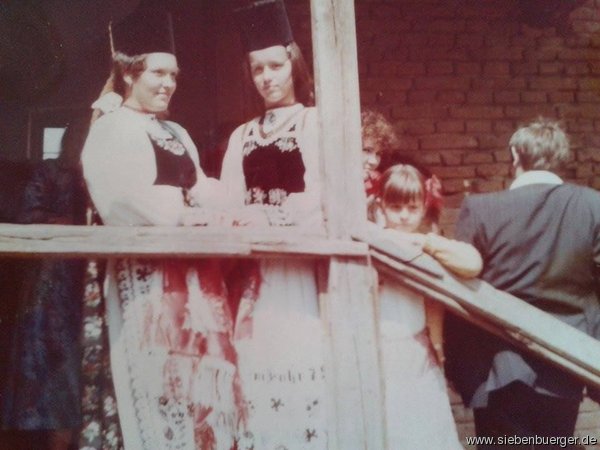 Die "Deutschlnderin" Kathy auf einer Hochzeit in Rtsch im Jahre 1979.