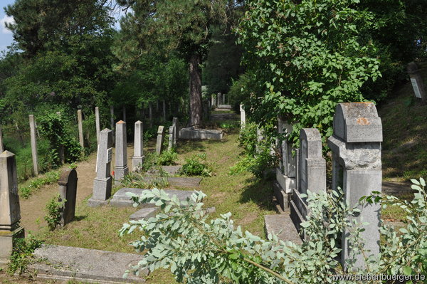 Am Roder Waldfriedhof