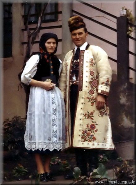 Susanna Hedrich (Rode)und Georg Fritsch (Felldorf)1974 in der Roder Tracht