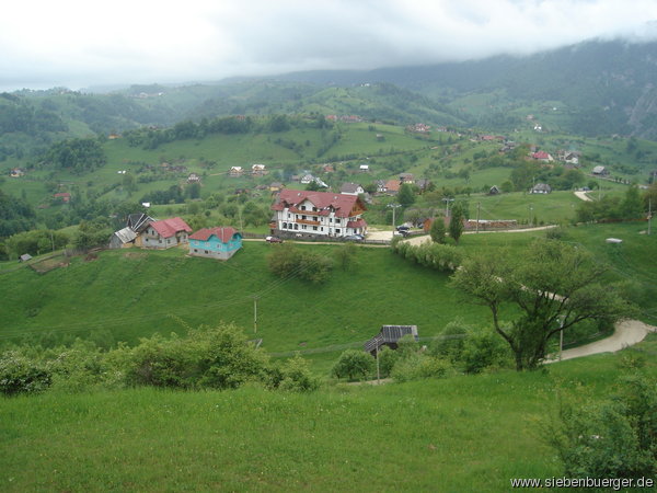 Die "Villa Hermani" im Dorf Magura