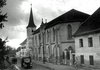 Pfarrhaus, Kirche und die Suedseite der alten Schule, im Jahre 1962