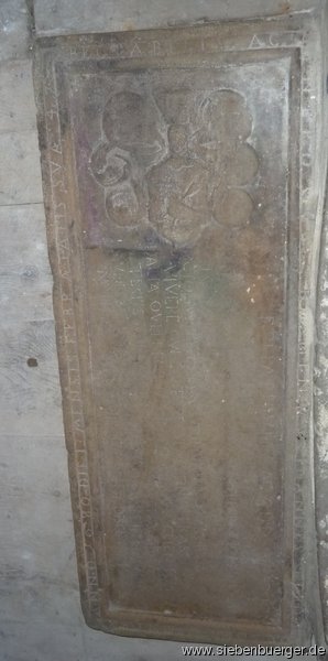 Grabplatte vor dem Altar _Anno 1680.....