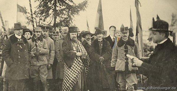 01.12.1918 Rumnischer Nationalfeiertag - Auch in Kassel, vor dem Gebude des Rumnischen Honorarkonsulats in Hessen, ist die dreifarbige Nationalflagge an diesem Tag zu sehen.