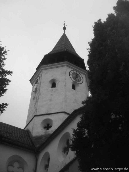 Der Kirchturm - Sdostansicht aus dem Kirchhof